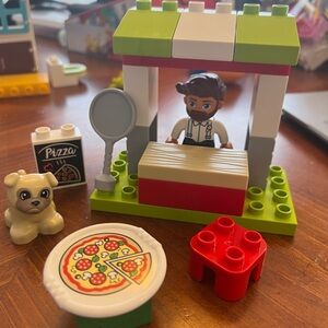 Green and White Pizza Stand Building Set with Mini Vendor